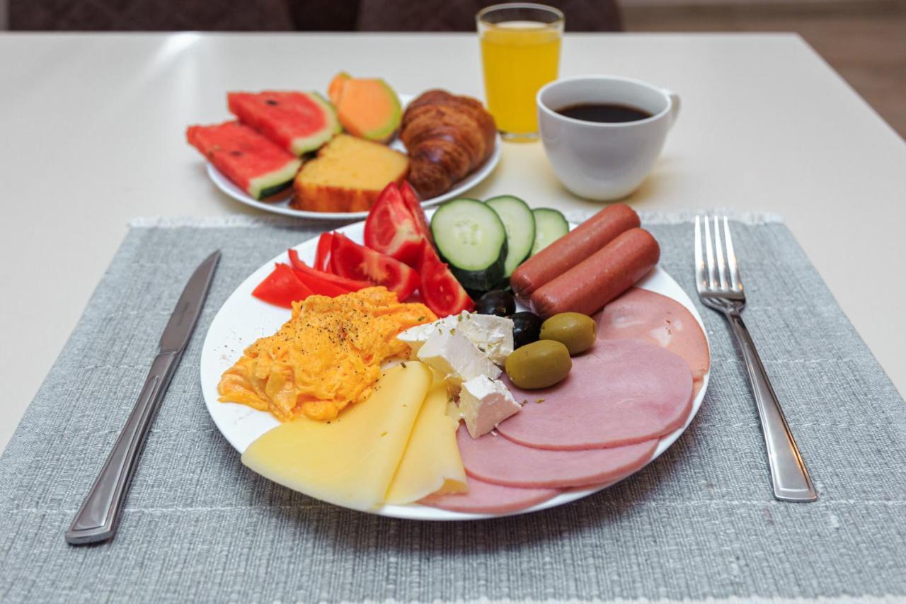 Hotel Maksim 헤르섹 외부 사진