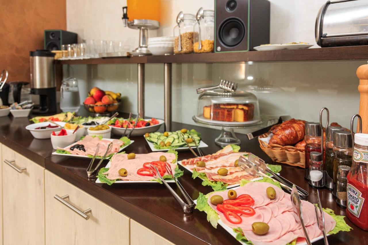 Hotel Maksim 헤르섹 외부 사진