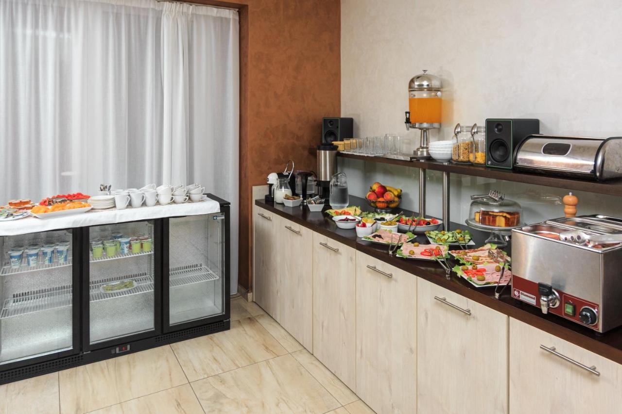 Hotel Maksim 헤르섹 외부 사진