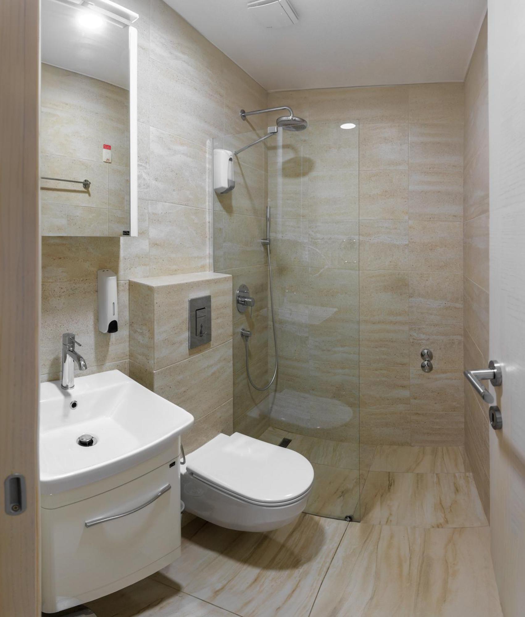 Hotel Maksim 헤르섹 외부 사진