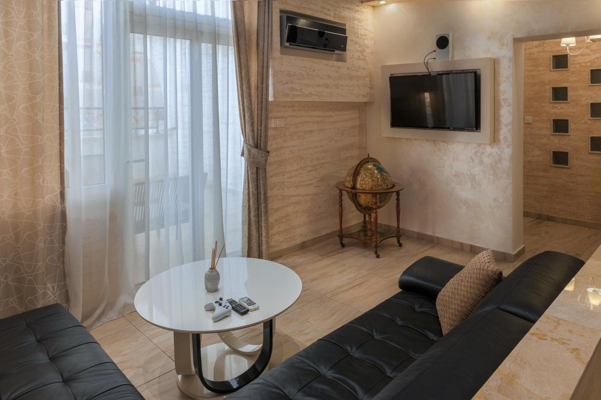 Hotel Maksim 헤르섹 외부 사진