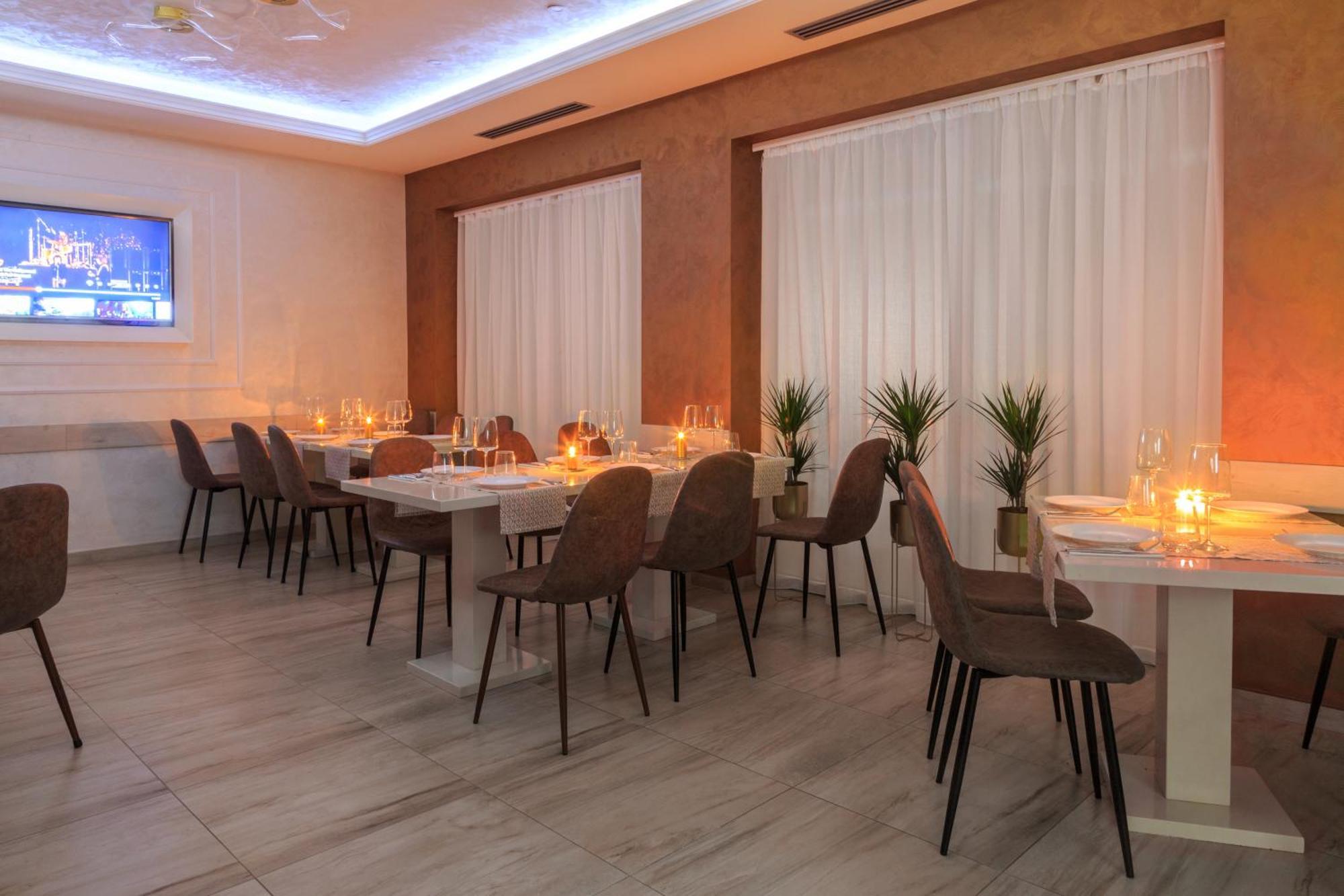 Hotel Maksim 헤르섹 외부 사진