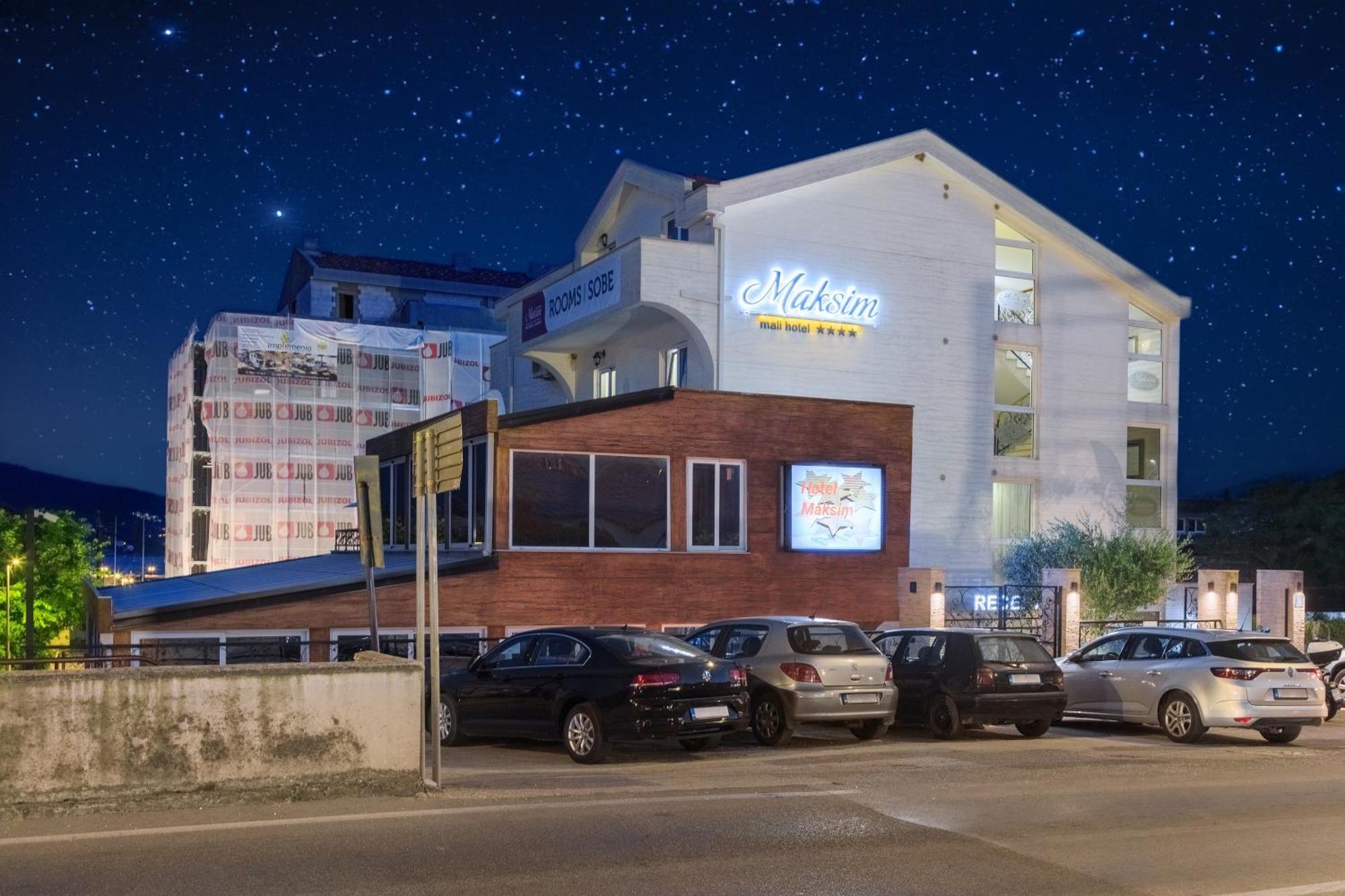 Hotel Maksim 헤르섹 외부 사진