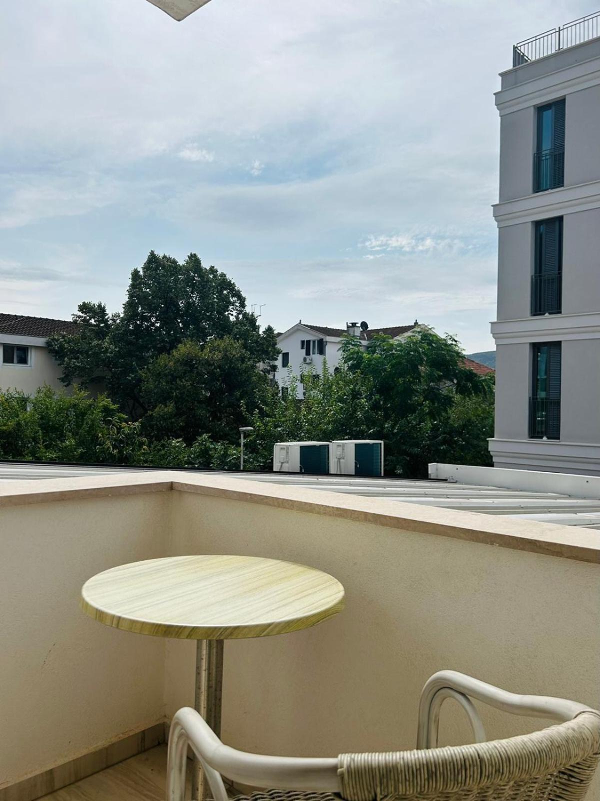 Hotel Maksim 헤르섹 외부 사진